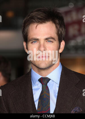 Chris Pine kommt für die Premiere des Films "Unstoppable" im Dorf Theater. (Kredit-Bild: © Lisa O'Connor/ZUMApress.com) Stockfoto