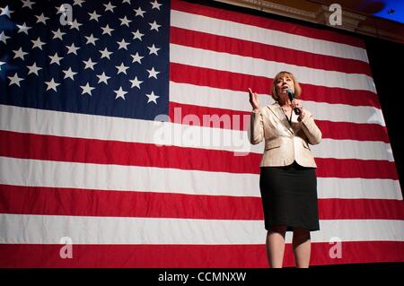 29. Oktober 2010 - Las Vegas, Nevada, USA - republikanischer Kandidat für den Senat der Vereinigten Staaten, SHARRON ANGLE, bei einer Kampagne Veranstaltung spricht. (Kredit-Bild: © C E Mitchell/ZUMApress.com) Stockfoto