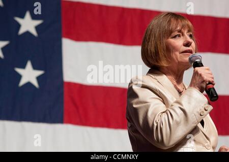 29. Oktober 2010 - Las Vegas, Nevada, USA - republikanischer Kandidat für den Senat der Vereinigten Staaten, SHARRON ANGLE, bei einer Kampagne Veranstaltung spricht. (Kredit-Bild: © C E Mitchell/ZUMApress.com) Stockfoto