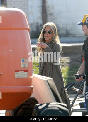 29. Oktober 2010 - Lawrenceville, Georgia, USA - JENNIFER ANISTON im Gwinnett Diner in Lawrenceville, Georgia während der Dreharbeiten zu einer Szene in dem Film "Wanderlust" für die Version 2011. (Kredit-Bild: © Jason Braverman/ZUMApress.com) Stockfoto