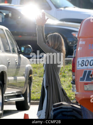 29. Oktober 2010 - Lawrenceville, Georgia, USA - JENNIFER ANISTON im Gwinnett Diner in Lawrenceville, Georgia während der Dreharbeiten zu einer Szene in dem Film "Wanderlust" für die Version 2011. (Kredit-Bild: © Jason Braverman/ZUMApress.com) Stockfoto