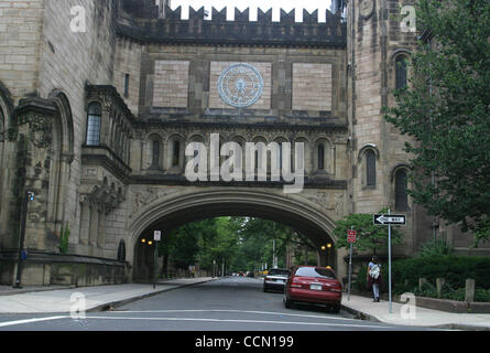 24. Juli 2004; New Haven, CT, USA; Ein Blick auf den Campus der Yale University. Beide Präsidenten Candiidates John Kerry & George W. Bush besuchte Yale sowie der Geheimgesellschaft "Skull & Knochen". Stockfoto