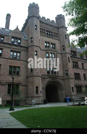 24. Juli 2004; New Haven, CT, USA; Ein Blick auf das Quad auf dem Campus der Yale University. Beide Präsidenten Candiidates John Kerry & George W. Bush besuchte Yale sowie der Geheimgesellschaft "Skull & Knochen". Stockfoto