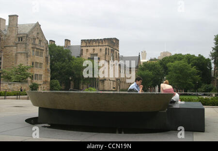 24. Juli 2004; New Haven, CT, USA; Ein Blick auf das Quad auf dem Campus der Yale University. Beide Präsidenten Candiidates John Kerry & George W. Bush besuchte Yale sowie der Geheimgesellschaft "Skull & Knochen". Stockfoto