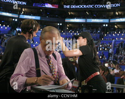 26. Juli 2004; Boston, MA, USA; Talkmaster LARRY KING auf der Democratic National Convention 2004 statt im Fleet Center. Stockfoto