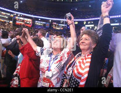 29. Juli 2004; Boston, MA, USA; Delegierten der Democratic National Convention 2004 abgehaltenen Fleet Center. Stockfoto