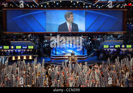 METRO-Senator John Kerry spricht bei der demokratischen nationalen Schutzoase in Boston, MA am Donnerstag, 29. Juli 2004. Lisa Krantz/Personal Stockfoto