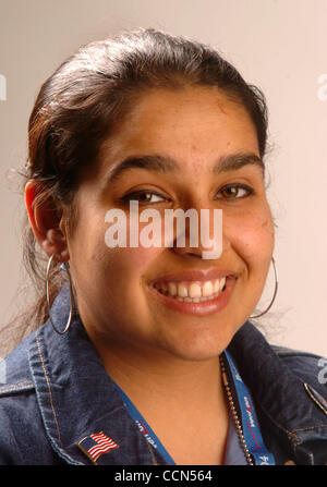 Tanisha Sandhu (Cq), 19 Jahre alt von El Sobrante, fotografiert an der West County Times in Richmond, Kalifornien auf Samstag, 31. Juli 2004. Sandhu nahm als Delegierter an der Democratic National Convention in Boston. (Dean Coppola/Contra Costa Times) Stockfoto