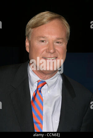 27. August 2004; New York, NY, USA; Nachrichtensprecherin CHRIS MATTHEWS in der speziellen New York Aufzeichnung seines Programms "The Chris Matthews Show" statt in den NBC Studios. Matthews ist in New York auf der Republican National Convention zu decken. Stockfoto