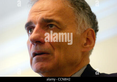 Sep 01, 2004; New York, NY, USA; RALPH NADER Pressekonferenz eine auf der Republican National Convention und seine eigene Kampagne im Intercontinental Hotel. Stockfoto