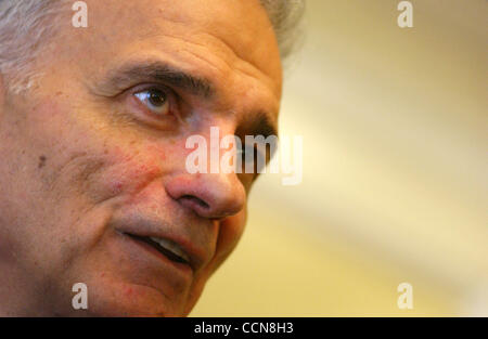 Sep 01, 2004; New York, NY, USA; RALPH NADER Pressekonferenz eine auf der Republican National Convention und seine eigene Kampagne im Intercontinental Hotel. Stockfoto