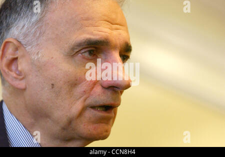 Sep 01, 2004; New York, NY, USA; RALPH NADER Pressekonferenz eine auf der Republican National Convention und seine eigene Kampagne im Intercontinental Hotel. Stockfoto