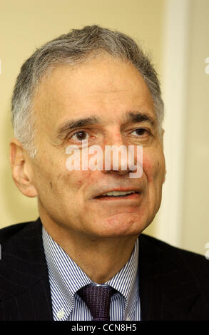 Sep 01, 2004; New York, NY, USA; RALPH NADER Pressekonferenz eine auf der Republican National Convention und seine eigene Kampagne im Intercontinental Hotel. Stockfoto