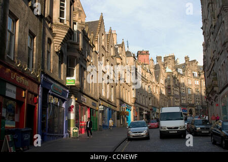 3. Oktober 2004; Edinburgh, Schottland, Vereinigtes Königreich; Edinburgh liegt an der Ostküste auf den Firth of Forth Schottlands Hauptstadt. Edinburgh ist der Sitz des schottischen grösserer und Heimat von Edinburgh Castle ist eine eindrucksvolle Landmarke mit einer faszinierenden Geschichte von 3000 Jahren und war die Residenz der vielen Sco Stockfoto