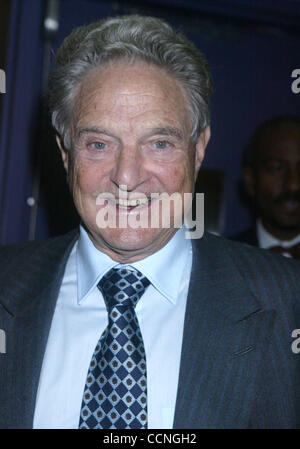 14. Oktober 2004; New York, NY, USA; Milliardär GEORGE SOROS bei einer Harlem Rallye zur Unterstützung nach der Schulprogramme statt an der Thurgood Marshall-Akademie für Learning & sozialen Wandel. Stockfoto