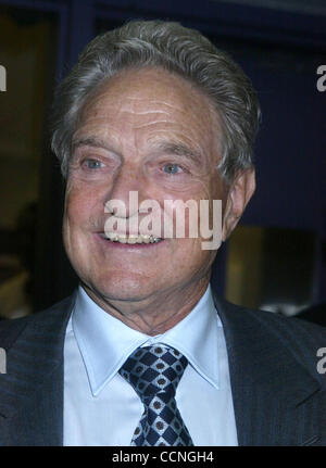 14. Oktober 2004; New York, NY, USA; Milliardär GEORGE SOROS bei einer Harlem Rallye zur Unterstützung nach der Schulprogramme statt an der Thurgood Marshall-Akademie für Learning & sozialen Wandel. Stockfoto