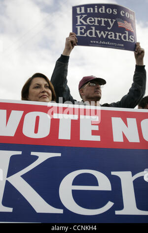 Am Tag vor dem Jahr 2004 ist US-Präsidentschaftswahl, Kampagnen so intensiv wie eh und je in die Schaukel Bundesstaat New Mexico. Albuquerque ist Zentrum für umfangreiche pro-Republikaner und Pro-demokratischen Aktivitäten mit Freiwilligen aus allen Teilen des Landes um sicherzustellen, dass die Menschen stimmen. Stockfoto