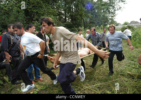 Fünf Jahre nach der Beslan Schule-Belagerung; im Bild: einheimische Schulkinder - Geiseln zu retten. Stockfoto