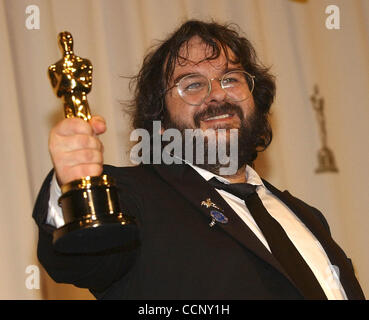 29. Februar 2004; Hollywood, USA; "Beste Regie" PETER JACKSON im Presseraum an der 76th Annual Academy Awards statt im Kodak Theatre in Hollywood. Stockfoto