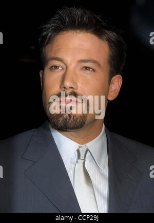 18. Dezember 2003 - Hollywood, Kalifornien, US - I8249CHW.'' GEHALTSSCHECK '' WELTPREMIERE. GRAUMANN DES CHINESE THEATRE. HOLLYWOOD, CA.12/18/03.Ã'Â© / / 2003.BEN AFFLECK. (Bild Kredit: Â © Clinton Wallace/Globe Photos/ZUMAPRESS.com) Stockfoto