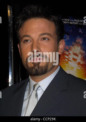 18. Dezember 2003 - Hollywood, Kalifornien, US - I8249CHW.'' GEHALTSSCHECK '' WELTPREMIERE. GRAUMANN DES CHINESE THEATRE. HOLLYWOOD, CA.12/18/03.Ã'Â© / / 2003.BEN AFFLECK. (Bild Kredit: Â © Clinton Wallace/Globe Photos/ZUMAPRESS.com) Stockfoto