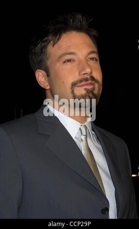 18. Dezember 2003 - Hollywood, Kalifornien, US - I8249CHW.'' GEHALTSSCHECK '' WELTPREMIERE. GRAUMANN DES CHINESE THEATRE. HOLLYWOOD, CA.12/18/03.Ã'Â© / / 2003.BEN AFFLECK. (Bild Kredit: Â © Clinton Wallace/Globe Photos/ZUMAPRESS.com) Stockfoto