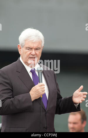 Ehemalige republikanische House Speaker Newt Gingrich spricht bei einer Teeparty Kundgebung am Tuna Harbor Park in die Innenstadt von San Diego.The Veranstaltung ist Teil einer nationalen Tea-Party-express-Bustour. Es ist auch Teil einer Tour von Gingrich Organisation, namens American Lösungen, die sagte, dass es sich konzentriert auf die Wahl von candida Stockfoto