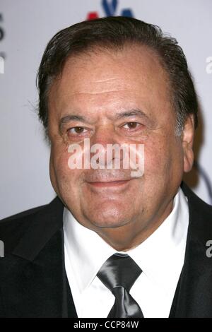 23. Oktober 2010 - Los Angeles, Kalifornien, USA - Schauspieler PAUL SORVINO bei der 32. Karussell der Hoffnung Jubiläumsball im Beverly Hilton Hotel statt. (Kredit-Bild: © Jeff Frank/ZUMApress.com) Stockfoto