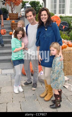 24. Oktober 2010 - Hollywood, Kalifornien, USA - Keramik Scheune Halloween Karneval Operation Smile in einem Privathaus in Beverly Hills, CA 23.10.10 2010..BEN LEE, IONE SKYE zu profitieren. K66610SK. (Kredit-Bild: © Scott Kirkland/Globe Photos/ZUMApress.com) Stockfoto