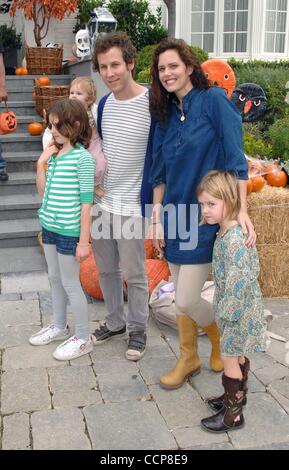 24. Oktober 2010 - Hollywood, Kalifornien, USA - Keramik Scheune Halloween Karneval Operation Smile in einem Privathaus in Beverly Hills, CA 23.10.10 2010..BEN LEE, IONE SKYE zu profitieren. K66610SK. (Kredit-Bild: © Scott Kirkland/Globe Photos/ZUMApress.com) Stockfoto