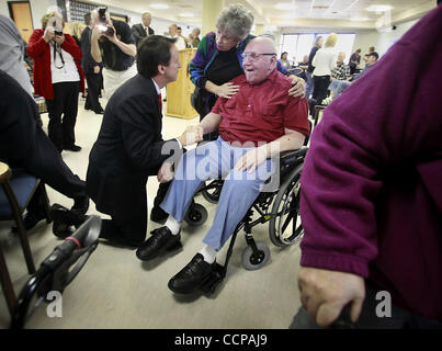 14. Oktober 2010 - Minneapolis, MN, USA - DAVID JOLES ¥ djoles@startribune.com - 14. Oktober 2010 - Minneapolis, MN -] Leben zuhause die lange beunruhigt Minneapolis Veterans umgedreht hat. Eine neue Gesetzgebung des Abschlussprüfers hieß Donnerstag es. Eine neue Abteilung Gesundheit Inspektion Donnerstag, hieß es. Und Gouverneur Stockfoto