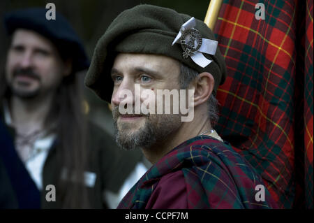 18. Oktober 2010 - Stone Mountain, GA, USA - Klänge, Geschmack und Kultur von Schottland füllen die Luft jedes Jahr im Oktober in den Stone Mountain Park östlich von Atlanta, GA. Zehntausende von Schotten und nicht-Schotten zieht es in die Spiele im gesamten Südosten vermischen sich mit Clans, Uhrenarmband Rohr ein Stockfoto