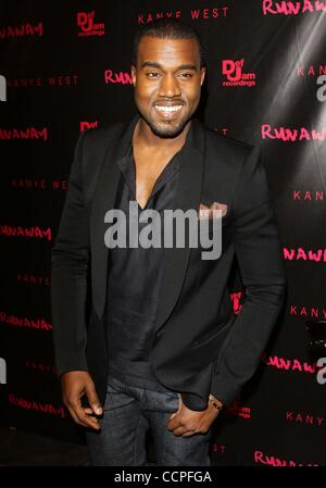 18. Oktober 2010 - Los Angeles, Kalifornien, USA - Kanye West.Los Angeles-Premiere von "RUNAWAY" abgehaltenen Harmony Gold Vorschau House. Los Angeles 18.10.2010. K66584TL (Kredit-Bild: © TLeopold/Globe Photos/ZUMApress.com) Stockfoto