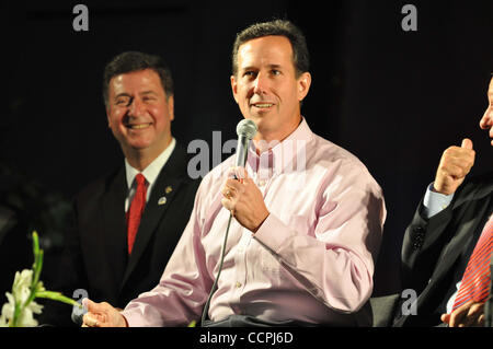 9. Oktober 2010 - Richmond, VA - USA Iowa Congressman STEVE KING, Berater für Fox News RICK SANTORUM, letzten Gouverneur von Virginia GEORGE ALLEN und Virginia Generalstaatsanwalt KEN CUCCINELLI beteiligen sich an einem nationalen Forum auf der Virginia Tea Party Convention statt im Richmond Convention Center in R Stockfoto