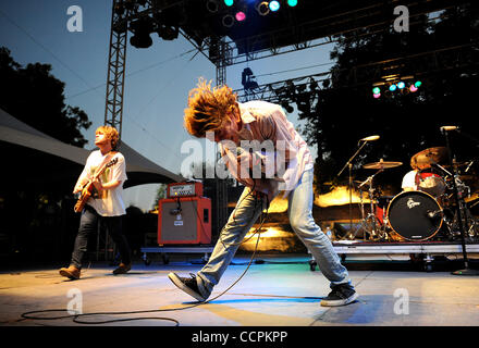 10. Oktober 2010 - Austin, Texas; USA - führt Sänger MATTHEW SHULTZ Cage the Elephant-Band live im Rahmen der 2010 Austin City Limits Music Festival, das im Zilker Park in der Innenstadt von Austin stattfand.  Copyright 2010 Jason Moore. (Kredit-Bild: © Jason Moore/ZUMAPRESS.com) Stockfoto