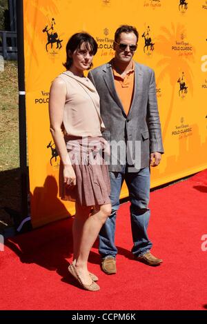 10. Oktober 2010 - statt Los Angeles, Kalifornien, USA - Jonny Lee Miller, Frau Michele Hicks.Clicquot Polo Classic Los Angeles am Will Rogers State Park. Los Angeles 10.10.2010. K66532TL (Kredit-Bild: © TLeopold/Globe Photos/ZUMApress.com) Stockfoto