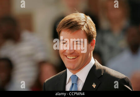 Demokratischen Senat nominierte JACK CONWAY lächelt während einer Kampagne Kundgebung an der University of Kentucky. Die meisten Umfragen Conway, Attorney General des Staates, nachgestellte GOP Gegner Dr. Rand Paul. Stockfoto