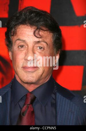 11. Oktober 2010 abgehaltenen Graumans Chinese Theater, Hollywood - Los Angeles, Kalifornien, USA - Schauspieler SYLVESTER STALLONE auf der "Roten" Los Angeles Premiere. (Kredit-Bild: © Jeff Frank/ZUMApress.com) Stockfoto