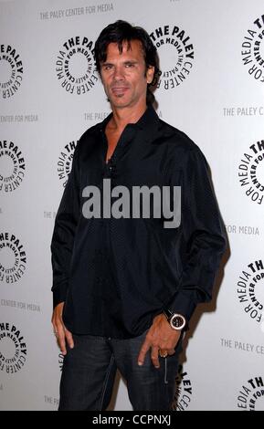 12. Oktober 2010 präsentiert - Hollywood, Kalifornien, USA - Paley Center für die Medien '' Falcon Crest: A Look Back'' am Paley Center for die Medien in Beverly Hills, CA 12.10.10 2010..LORENZO LAMAS. K66548SK. (Kredit-Bild: © Scott Kirkland/Globe Photos/ZUMApress.com) Stockfoto