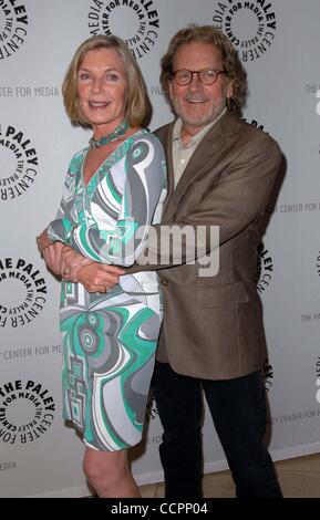 12. Oktober 2010 präsentiert - Hollywood, Kalifornien, USA - Paley Center für die Medien '' Falcon Crest: A Look Back'' am Paley Center for die Medien in Beverly Hills, CA 12.10.10 2010..SUSAN SULLIVAN, ROBERT FOXWORTH. K66548SK. (Kredit-Bild: © Scott Kirkland/Globe Photos/ZUMApress.com) Stockfoto