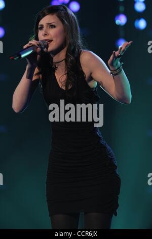 28. Mai 2010 - Oslo, Norwegen - deutsche Sängerin LENA MAYER-LANDRUT, führt die Gewinner des ESC 2010 auf der Bühne. (Kredit-Bild: © PhotoXpress/ZUMApress.com) Stockfoto