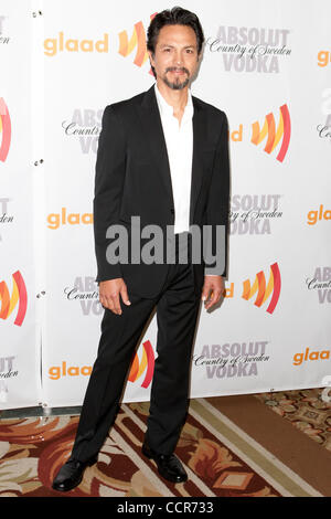 17. April 2010 - Century City, Kalifornien, USA - kommt Benjamin Bratt am 21. jährlichen GLAAD Media Awards im Hyatt Regency Plaza Hotel. (Kredit-Bild: © Brandon Parry/Southcreek Global/ZUMAPRESS.com) Stockfoto