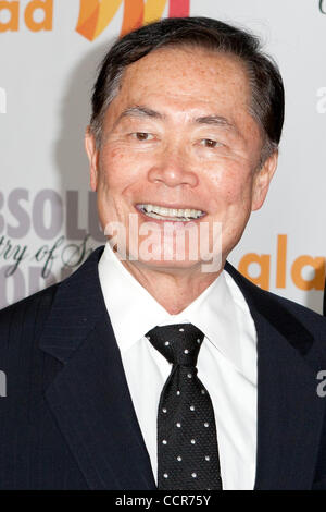 17. April 2010 - Century City, Kalifornien, USA - kommt George Takei an 21. jährlichen GLAAD Media Awards im Hyatt Regency Plaza Hotel. (Kredit-Bild: © Brandon Parry/Southcreek Global/ZUMAPRESS.com) Stockfoto