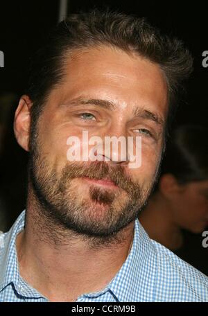 14. August 2003 - Hollywood, Kalifornien, USA - I7865CHW -. GLOBAL GAMING LEAGUE OFFIZIELLE LAUNCH-PARTY -. IVAR, HOLLYWOOD, CA - .08/14/2003 -.   / / 2003 -. JASON PRIESTLEY(Credit Image: © Clinton Wallace/Globe Photos/ZUMAPRESS.com) Stockfoto