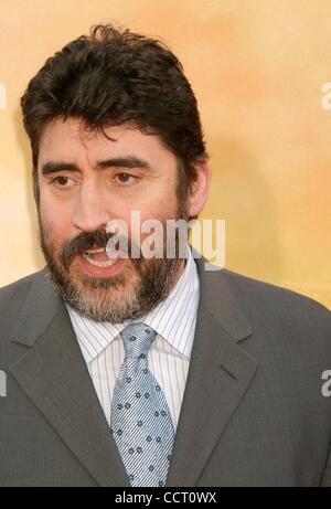 22. Juni 2004 - Hollywood, Kalifornien, US - K37959EG. SPIDER-MAN 2 LOS ANGELES PREMIERE IM MANN VILLAGE THEATER, WESTWOOD, CALIFORNIA.06/22/2004.  /E.G.I./ 2004.ALFRED MOLINA. (Kredit-Bild: © Ed Geller/Globe Photos/ZUMAPRESS.com) Stockfoto