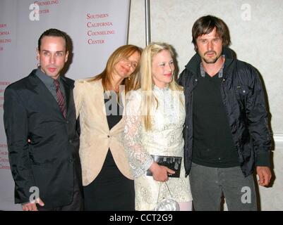 20. Mai 2004 - Hollywood, Kalifornien, US - K37231EG. ARQUETTE Familie erhält den ersten jährlichen '' MARDI ARQUETTE SPIRIT AWARD'' auf der 38. Jahrestagung Hollywood Lichter-GALA im BEVERLY HILTON HOTEL, BEVERLY HILLS, CALIFORNIA.05/20/2004.  /E.G.I./ 2004.ALEXIS ARQUETTE, ROSANNA ARQUETTE, PATRICIA AR Stockfoto