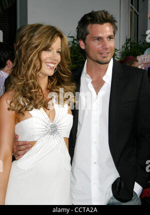 3. Mai 2004 - Hollywood, Kalifornien, US - K36954EG. VAN HELSING Weltpremiere im UNIVERSAL Amphitheater/UNIVERSAL STUDIOS HOLLYWOOD, UNIVERSAL Hollywood, CALIFORNIA.05/03/04.  /E.G.I./ 2004.KATE BECKINSALE UND LEN WISEMAN VERLOBTE. (Kredit-Bild: © Ed Geller/Globe Photos/ZUMAPRESS.com) Stockfoto