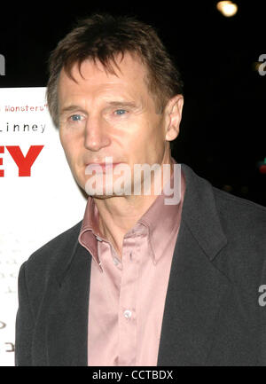 8. November 2004 - Hollywood, Kalifornien, US - K40162EG. KINSEY LOS ANGELES PREMIERE IM MANN VILLAGE THEATRE IN WESTWOOD, CALIFORNIA.11/08/2004.  /E.G.I./ 2004.LIAM NEESON (Kredit-Bild: © Ed Geller/Globe Photos/ZUMAPRESS.com) Stockfoto