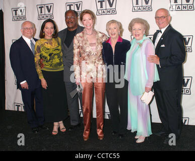 7. März 2004 - Hollywood, Kalifornien, US - K35928EG. TV LAND AWARDS: EINE FEIER DES KLASSISCHEN TV-PRESSROOM IM HOLLYWOOD PALLADIUM IN HOLLYWOOD, CA... 07.03.2004.  /EGI/ 2004. JOHN AMOS, ED ASNER, MARY TYLER MOORE, CLORIS LEACHMAN, GAVIN MACLEOD und VALERIE HARPER(Credit Image: © Ed Geller/Glo Stockfoto