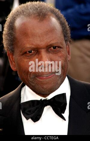 29. Februar 2004 - Hollywood, Kalifornien, US - K35863EG. VANITY FAIR OSCAR PARTY 2004 IN MORTONS RESTAURANT, WEST HOLLYWOOD, KALIFORNIEN 29.02.2004.  / 2004. SIDNEY POITIER(Credit Image: © Ed Geller/Globe Photos/ZUMAPRESS.com) Stockfoto